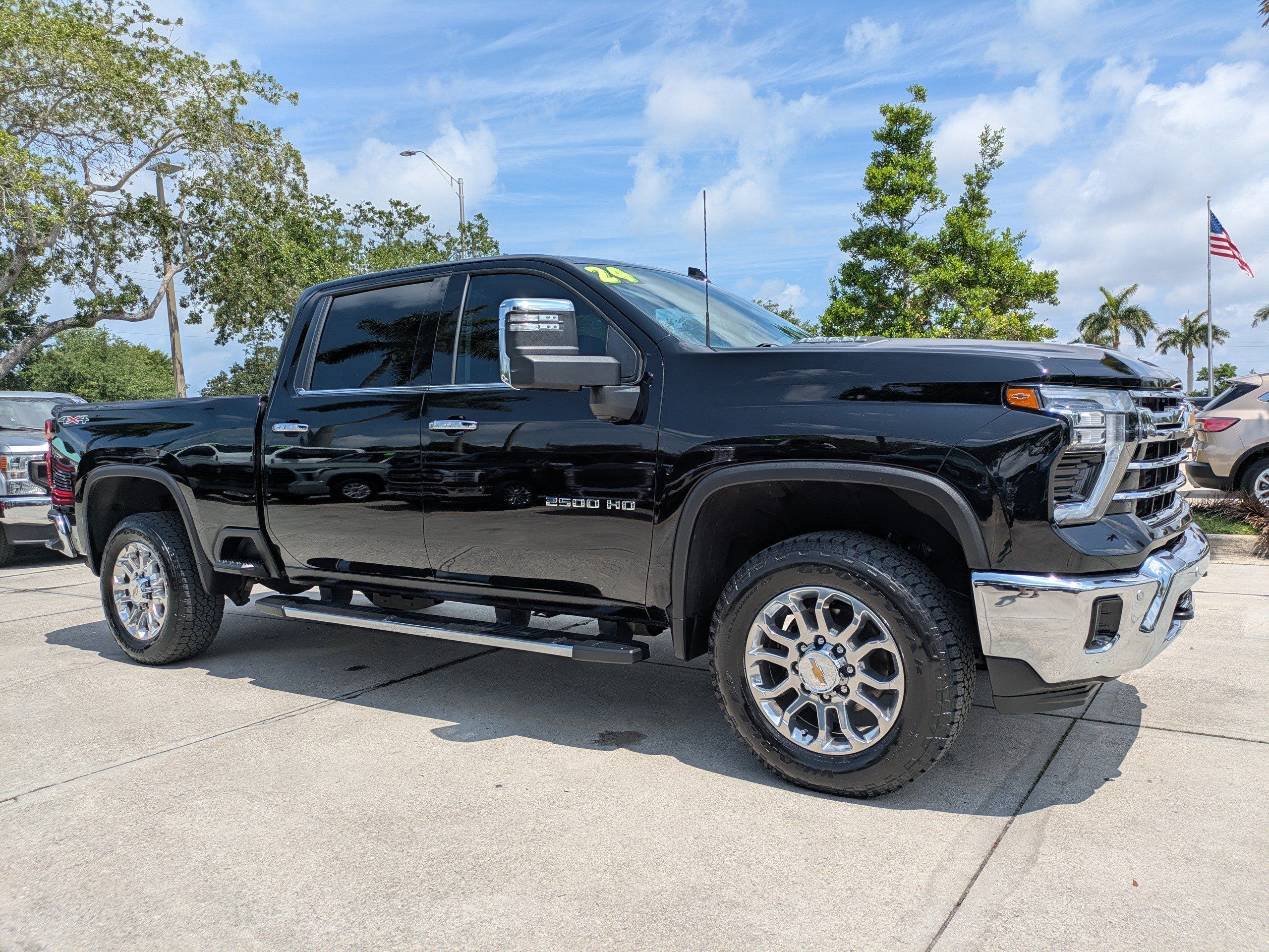 Used 2024 Chevrolet Silverado 2500 LTZ w/ LTZ Premium Package AWD/4WD image 2
