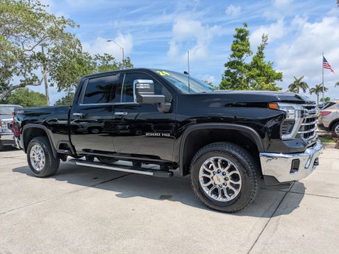 Used 2024 Chevrolet Silverado 2500 LTZ w/ LTZ Premium Package AWD/4WD image 2