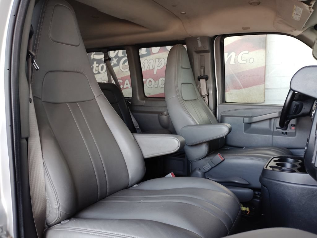 Used 2017 Chevrolet Express 2500 LS RWD image 14
