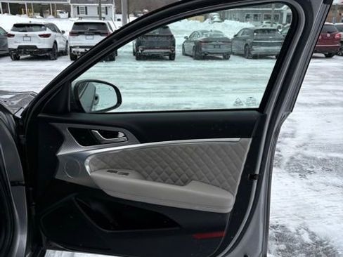 Used 2023 Genesis G70 3.3T w/ Sport Prestige Package image 39