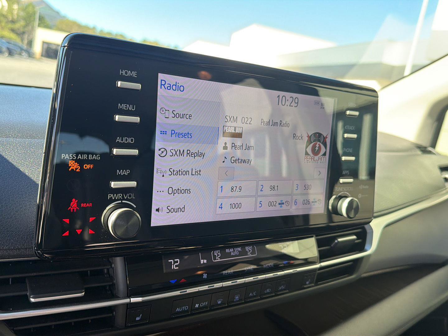 Used 2023 Toyota Sienna XLE FWD image 24