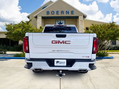 Used 2024 GMC Sierra 1500 AT4 w/ Technology Package AWD/4WD image 4
