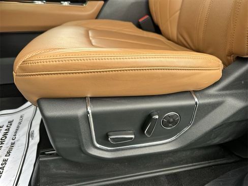 Used 2024 Ford Expedition Platinum image 12