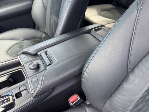 Used 2025 Toyota Grand Highlander AWD Hybrid image 12