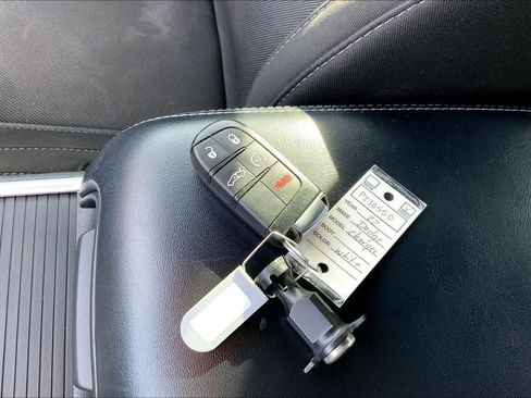 Used 2022 Dodge Charger SXT image 11