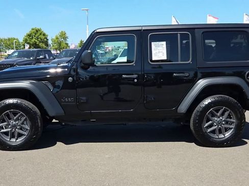Used 2025 Jeep Wrangler Unlimited Sport AWD/4WD image 5