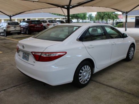 Used 2015 Toyota Camry LE image 7