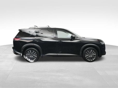 Used 2024 Nissan Pathfinder SL w/ SL Premium Package FWD image 6