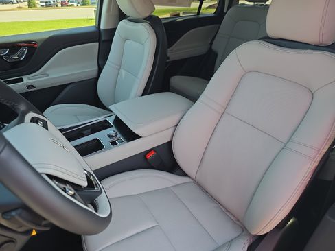 New 2026 Lincoln Aviator AWD image 15