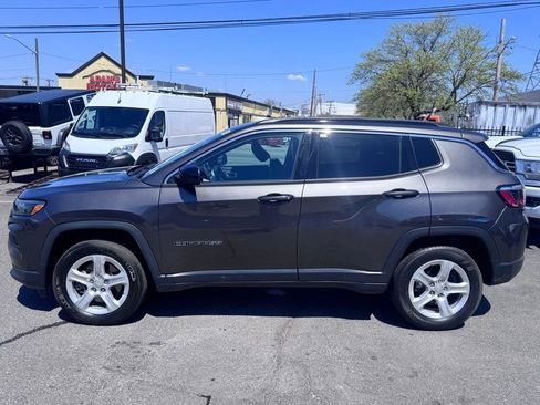 Used 2023 Jeep Compass Latitude w/ Sun and Sound Group AWD/4WD image 4