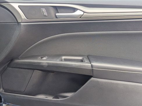 Used 2018 Ford Fusion SE w/ Fusion SE Technology Package image 27