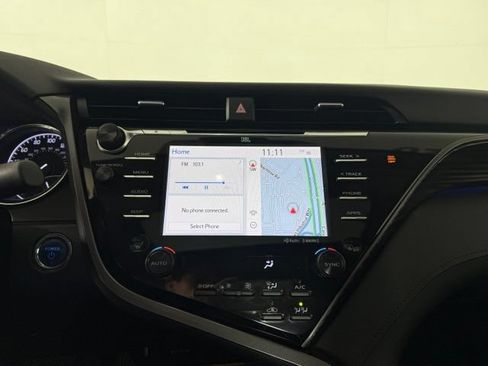 Used 2020 Toyota Camry XLE w/ Sunroof Package FWD image 20