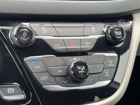 Certified 2023 Chrysler Voyager LX FWD image 38