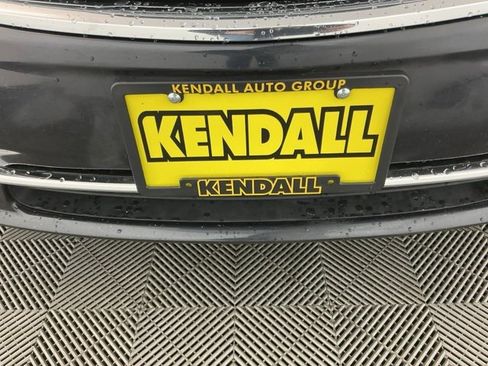 Used 2013 Chrysler Town & Country Touring image 33