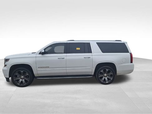 Used 2017 Chevrolet Suburban Premier image 18