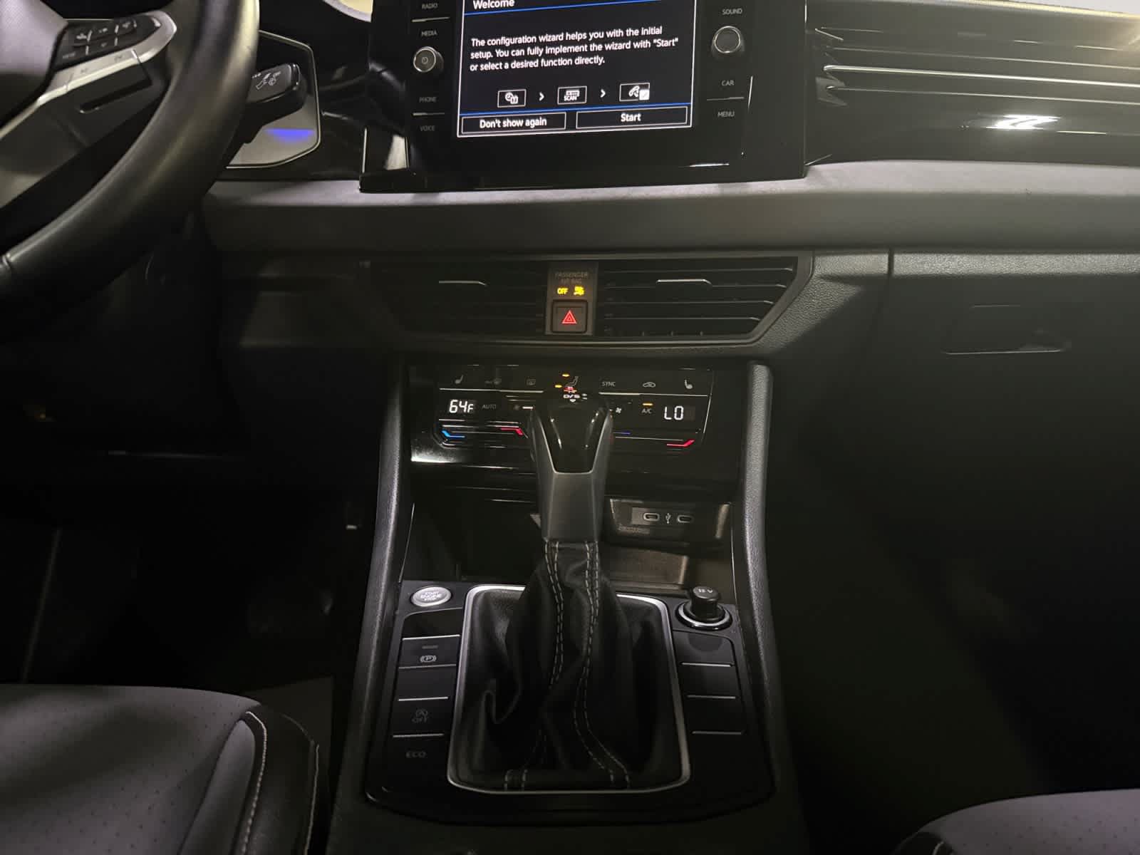 Used 2025 Volkswagen Jetta SE FWD image 18