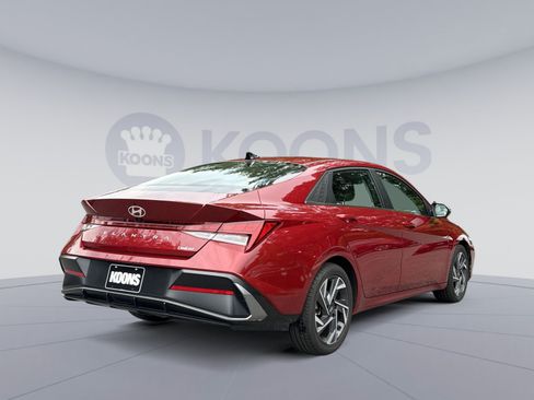 Certified 2025 Hyundai Elantra Limited FWD image 7