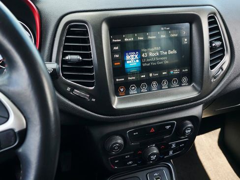 Used 2019 Jeep Compass Trailhawk AWD/4WD image 15