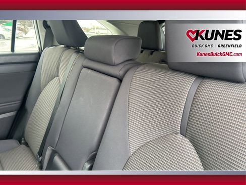 Used 2023 Toyota Highlander LE image 31