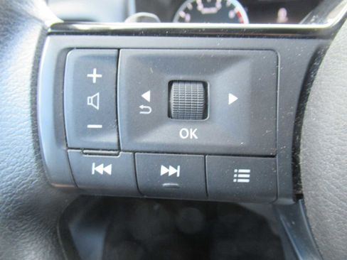 Used 2023 Nissan Rogue SV image 24