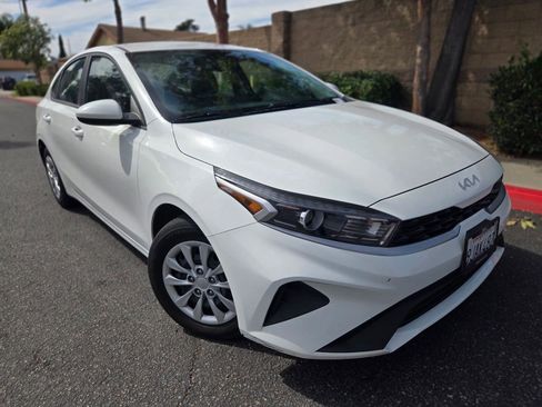 Used 2023 Kia Forte LX image 2