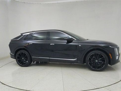 Used 2025 Cadillac Lyriq Luxury image 64