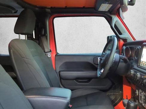 Used 2018 Jeep Wrangler Unlimited Sahara image 22