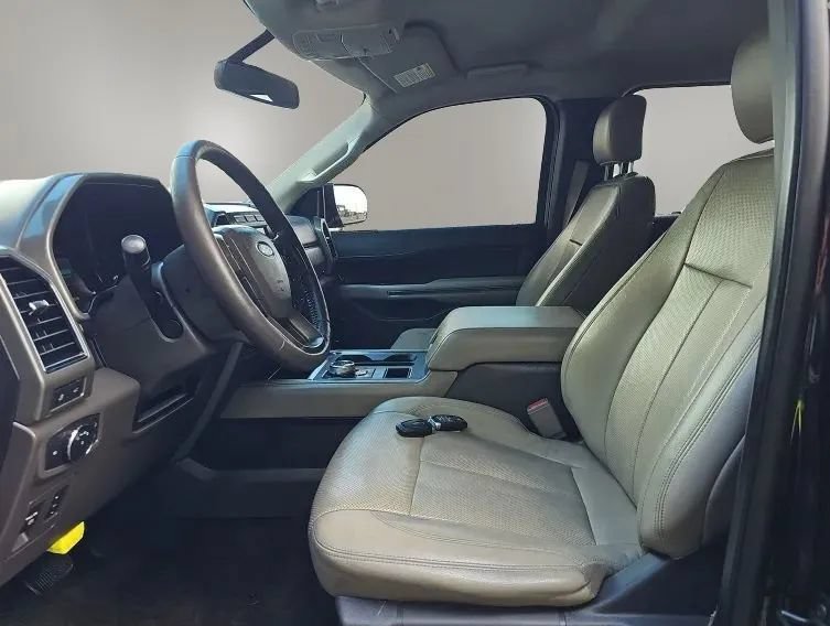 Used 2018 Ford Expedition XLT w/ Equipment Group 202A RWD image 5