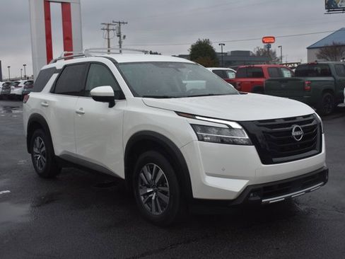 Used 2024 Nissan Pathfinder SL w/ Lighting Package (N92) image 3