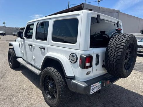 Used 2018 Jeep Wrangler Unlimited Sahara AWD/4WD image 7