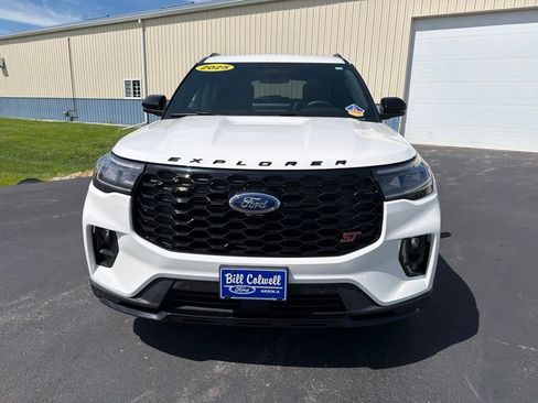 Used 2025 Ford Explorer ST AWD/4WD image 9