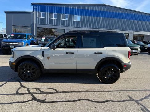 Used 2025 Ford Bronco Sport Badlands image 2