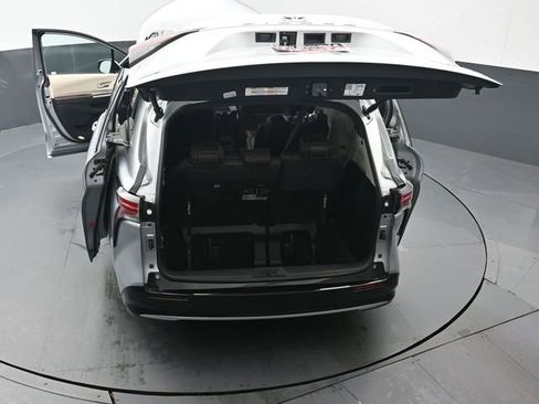Certified 2023 Toyota Sienna Platinum image 57