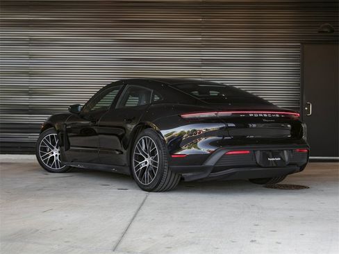 Used 2025 Porsche Taycan image 3