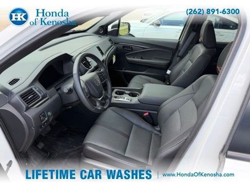 Used 2025 Honda Ridgeline TrailSport image 5