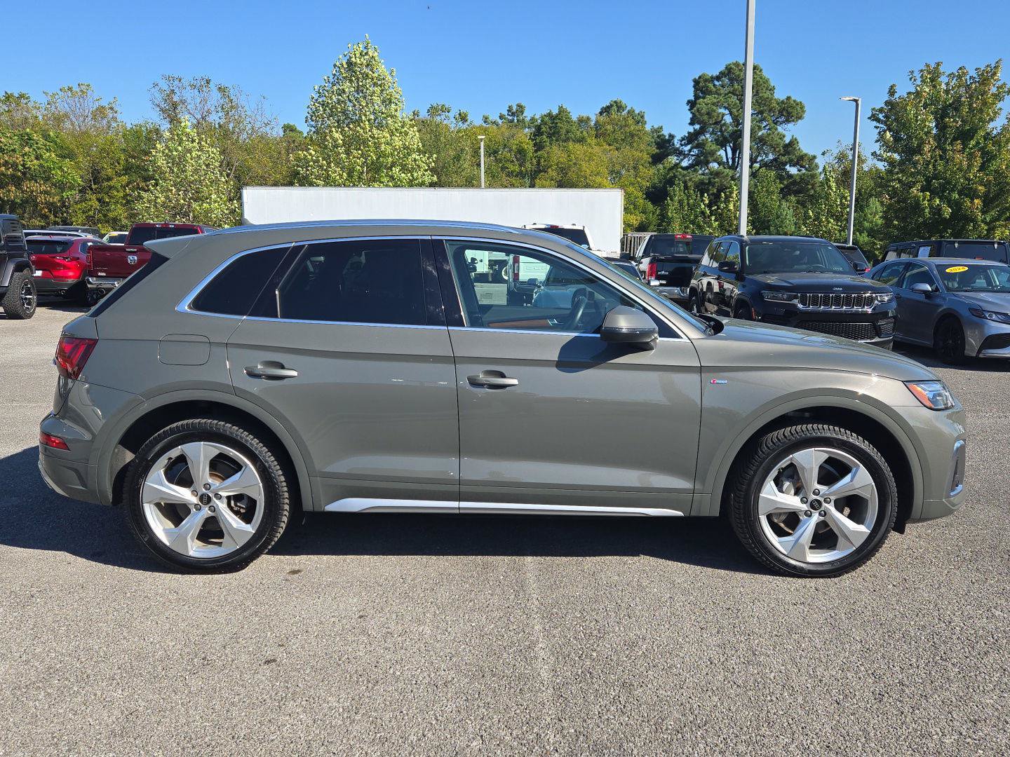 Used 2023 Audi Q5 2.0T Premium Plus w/ Premium Plus Package AWD/4WD image 8