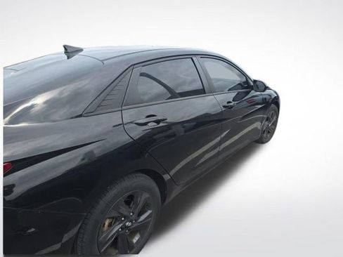 Used 2023 Hyundai Elantra SEL image 5