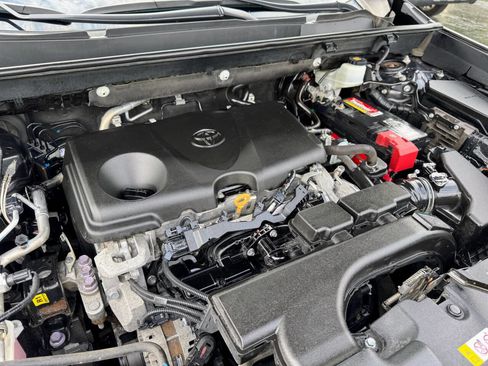 Used 2020 Toyota RAV4 XLE image 38