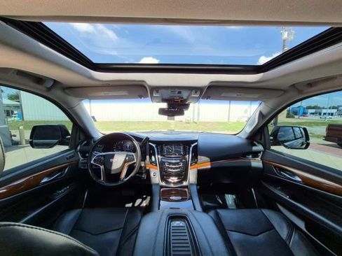 Used 2018 Cadillac Escalade Luxury RWD image 24
