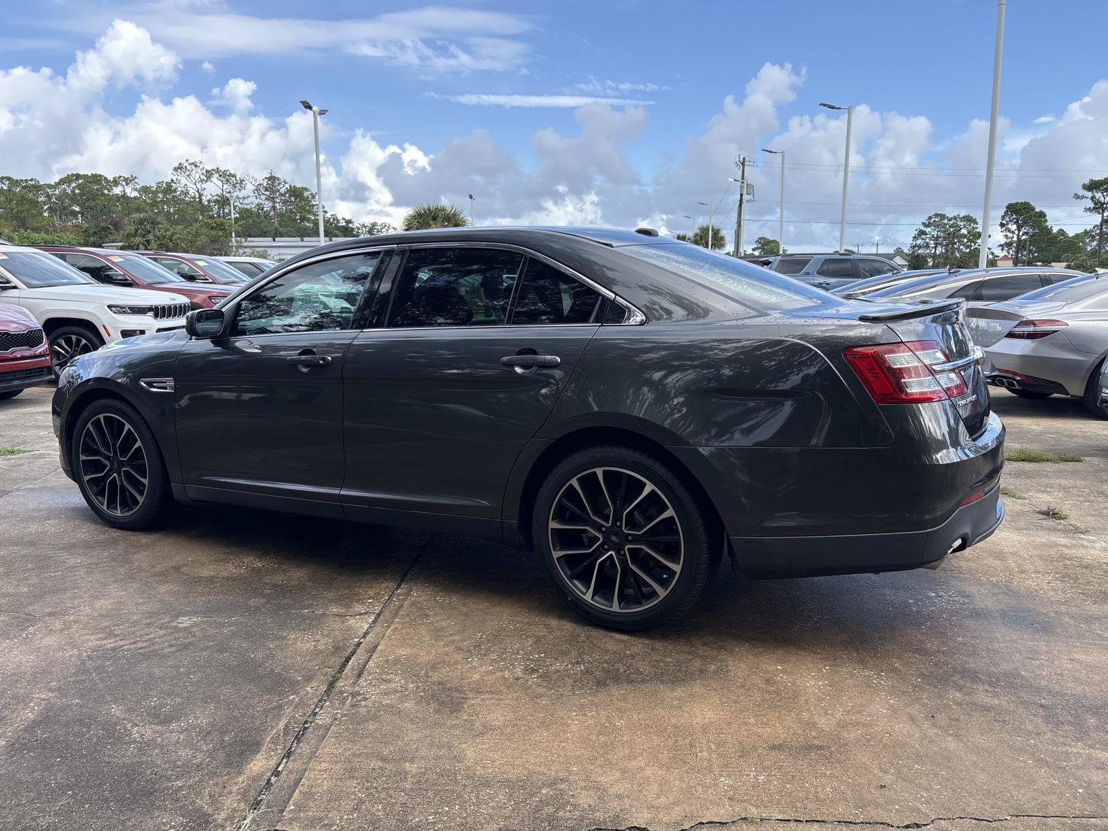 Used 2019 Ford Taurus SEL w/ Equipment Group 201A FWD image 5