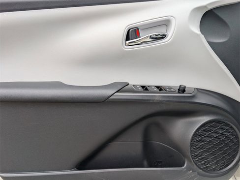 Used 2017 Toyota Prius Prime Premium image 14