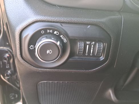 Used 2022 Jeep Wrangler Unlimited Sport AWD/4WD image 23