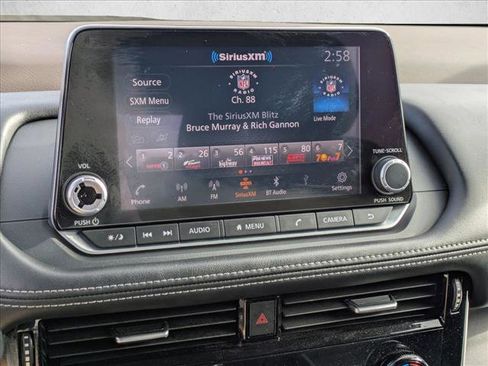 Used 2022 Nissan Rogue SV image 12