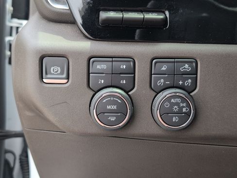 Used 2024 Chevrolet Silverado 1500 LTZ w/ Technology Package AWD/4WD image 27