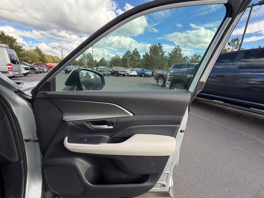 Used 2025 Toyota Grand Highlander AWD image 9