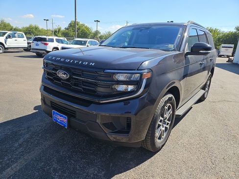 New 2025 Ford Expedition Active image 4