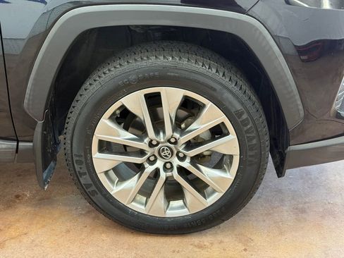 Used 2019 Toyota RAV4 XLE Premium image 22