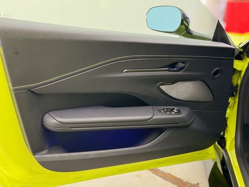 Used 2025 Aston Martin V8 Vantage Coupe image 39