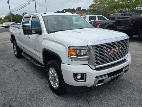 Used 2015 GMC Sierra 2500 Denali w/ Duramax Plus Package AWD/4WD image 3