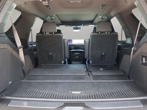 Used 2025 Cadillac Escalade Premium Luxury AWD/4WD image 18